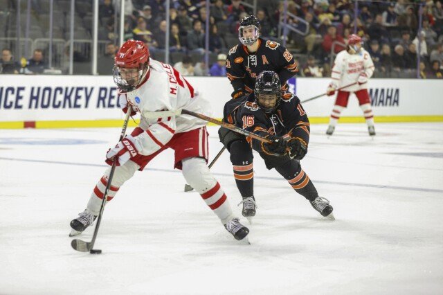 Il miglior prospetto di draft della NHL, Macklin Celebrini, non ha fretta di diventare professionista, con Sharks come probabile destinazione